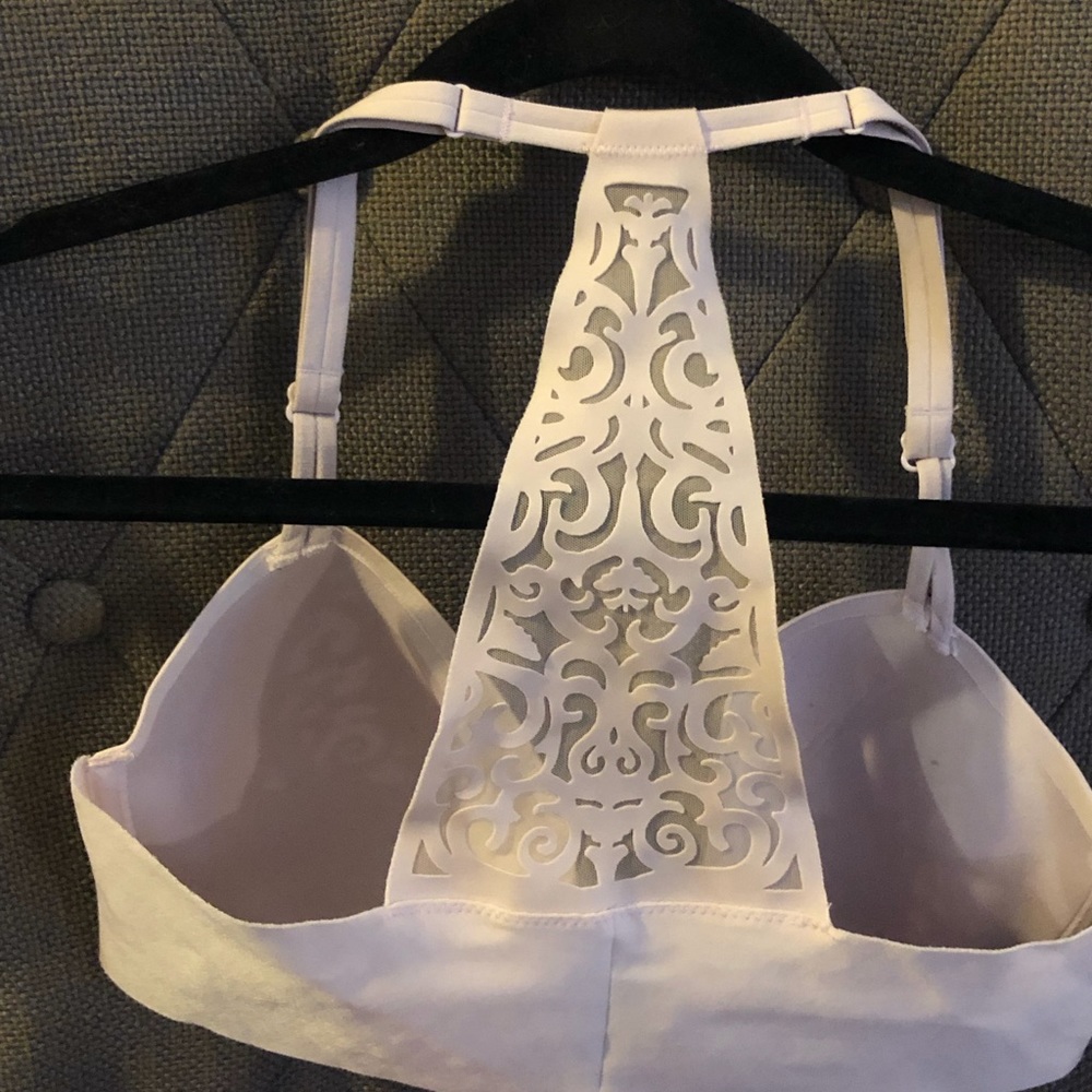 Beautiful bras. - Picture 3 of 11